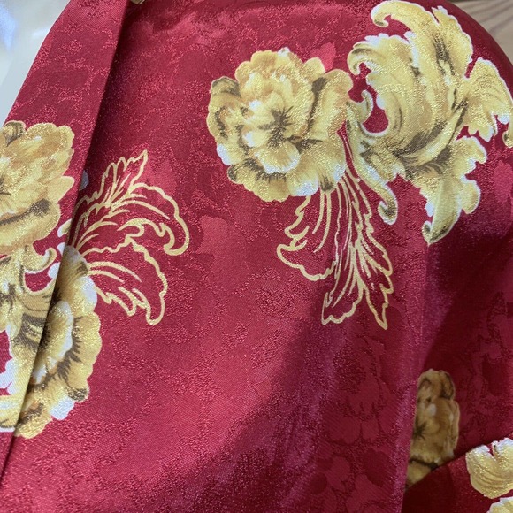 Vintage Victoria's Secret Robe Medium Red Gold Floral Short Pockets Wrap B161 - Picture 3 of 8